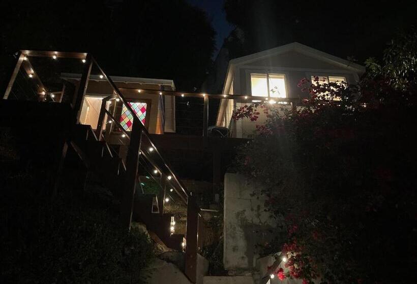 پانسیون Glamping Hollywood Hills   Luxury Tiny House