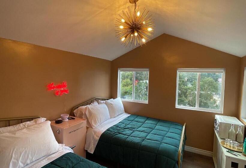 پانسیون Glamping Hollywood Hills   Luxury Tiny House