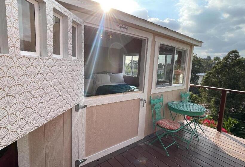 پانسیون Glamping Hollywood Hills   Luxury Tiny House