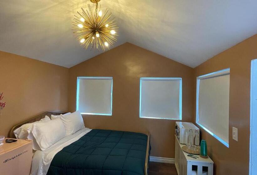 پانسیون Glamping Hollywood Hills   Luxury Tiny House