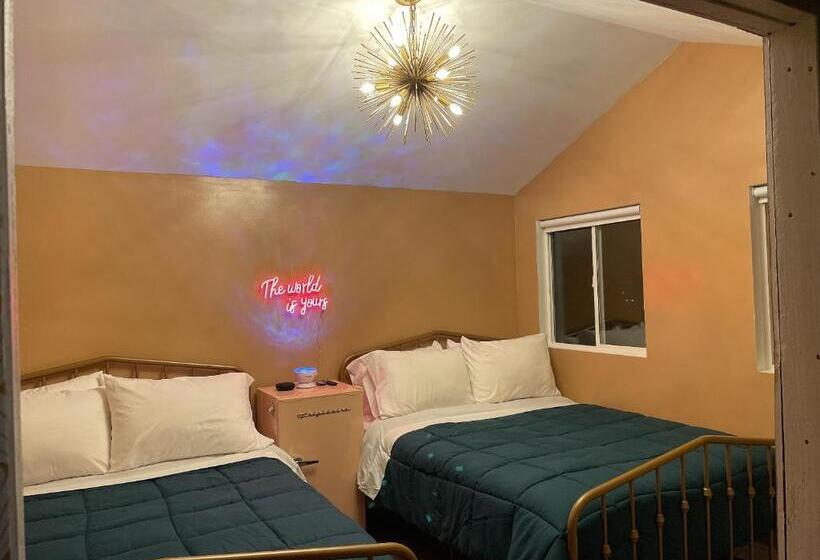 پانسیون Glamping Hollywood Hills   Luxury Tiny House