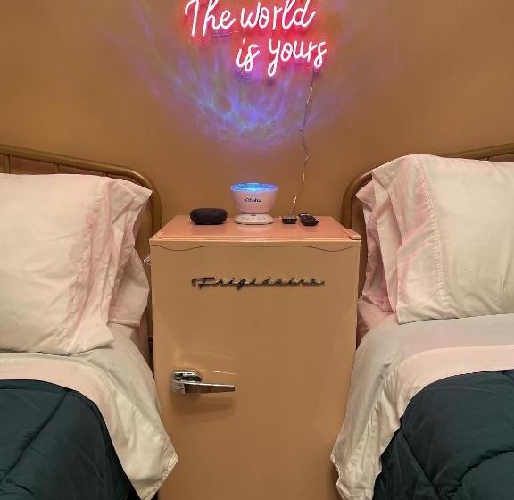 پانسیون Glamping Hollywood Hills   Luxury Tiny House