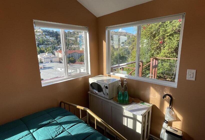 پانسیون Glamping Hollywood Hills   Luxury Tiny House