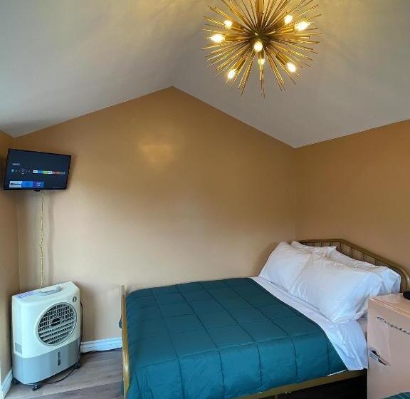 پانسیون Glamping Hollywood Hills   Luxury Tiny House