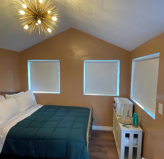 پانسیون Glamping Hollywood Hills   Luxury Tiny House