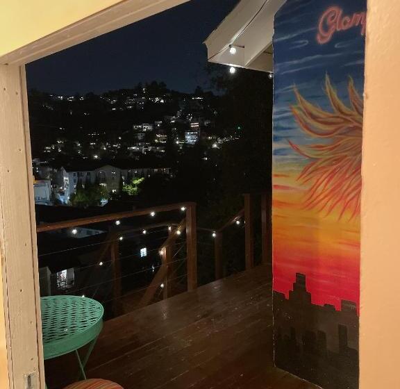 پانسیون Glamping Hollywood Hills   Luxury Tiny House