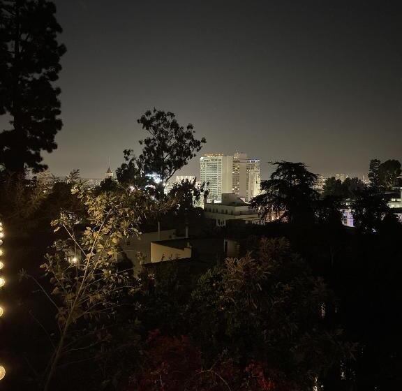 پانسیون Glamping Hollywood Hills   Luxury Tiny House