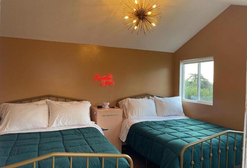 پانسیون Glamping Hollywood Hills   Luxury Tiny House