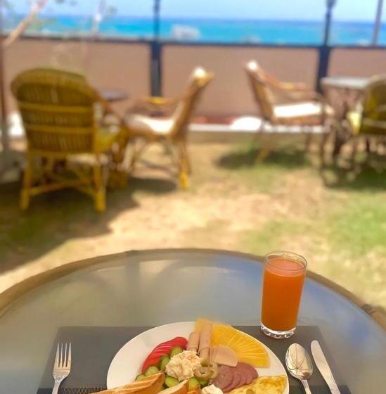 پانسیون Sea View House