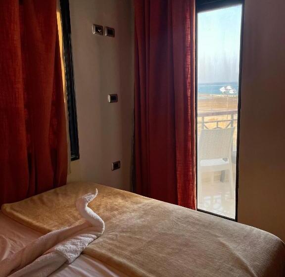 پانسیون Sea View House