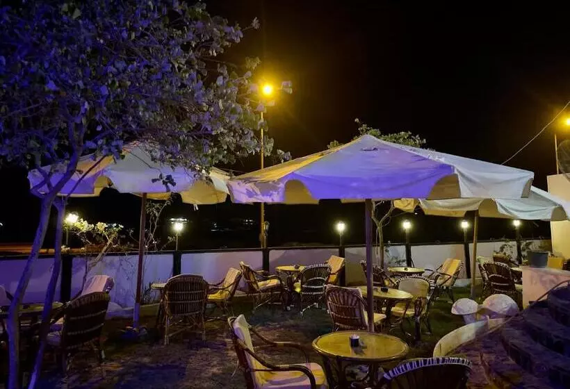 پانسیون Sea View House