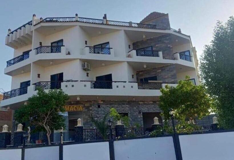 پانسیون Sea View House