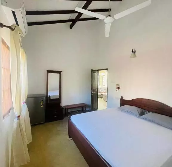 پانسیون Star Canal Cottage