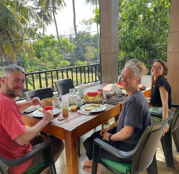 پانسیون Star Canal Cottage