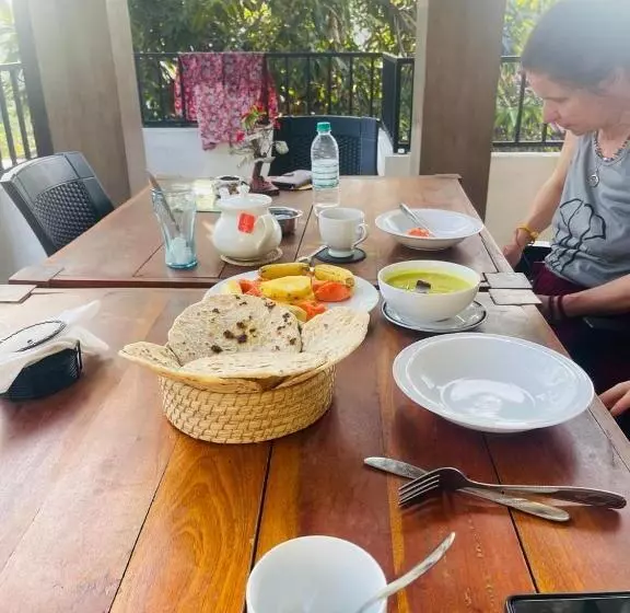 پانسیون Star Canal Cottage