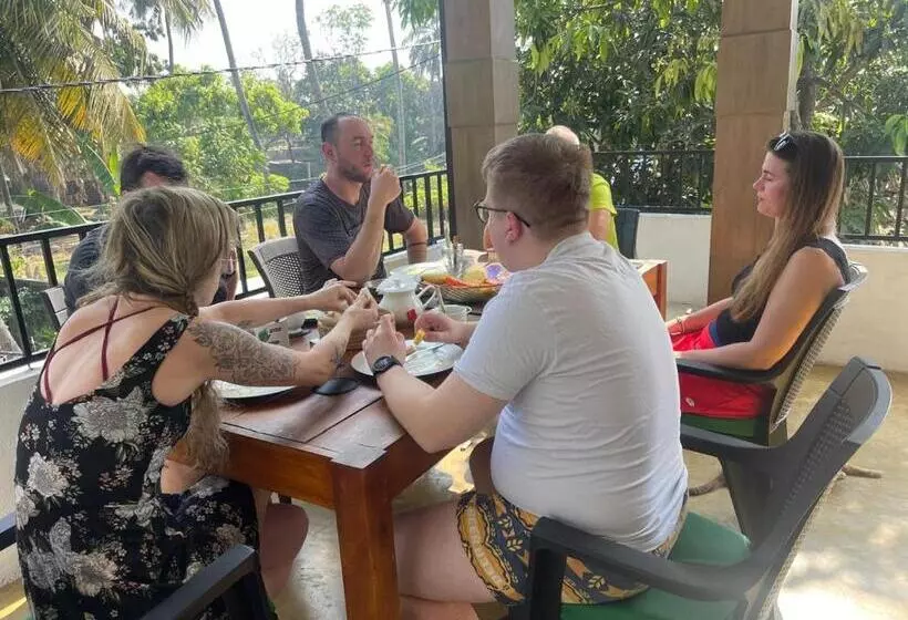 پانسیون Star Canal Cottage