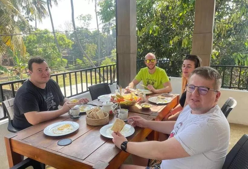 پانسیون Star Canal Cottage