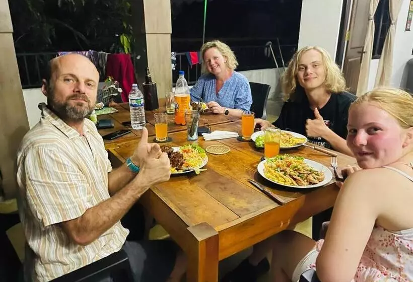 پانسیون Star Canal Cottage