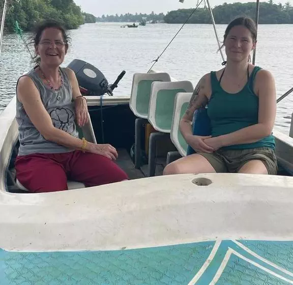 پانسیون Star Canal Cottage