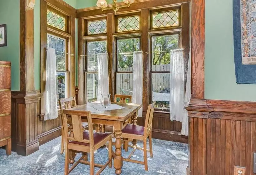 The Kirkhouse Bed And Breakfast