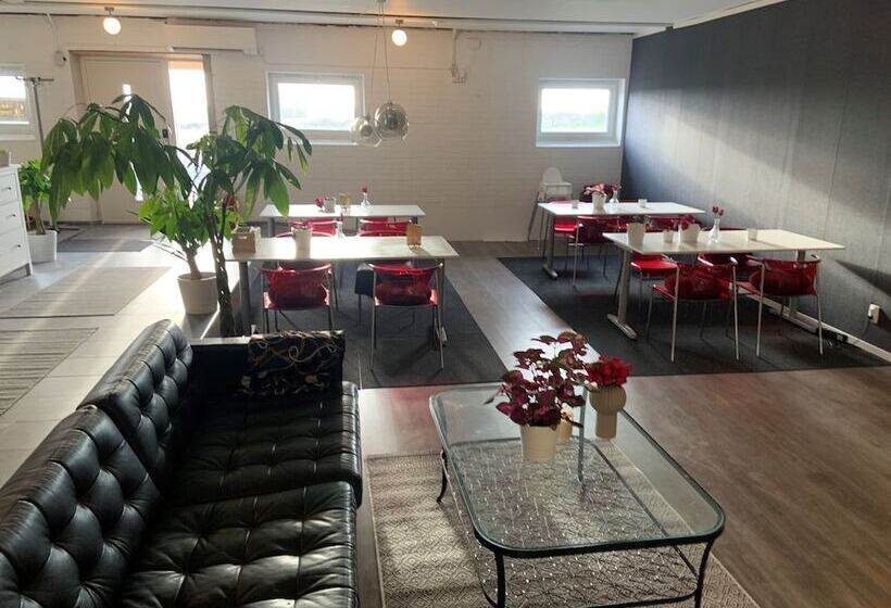 Bed and Breakfast Abonnera Alingsgård För Upp Till 14 Personer   Kök Finns  Spabad Inomhus   Padel   Gym   Biljard Ing