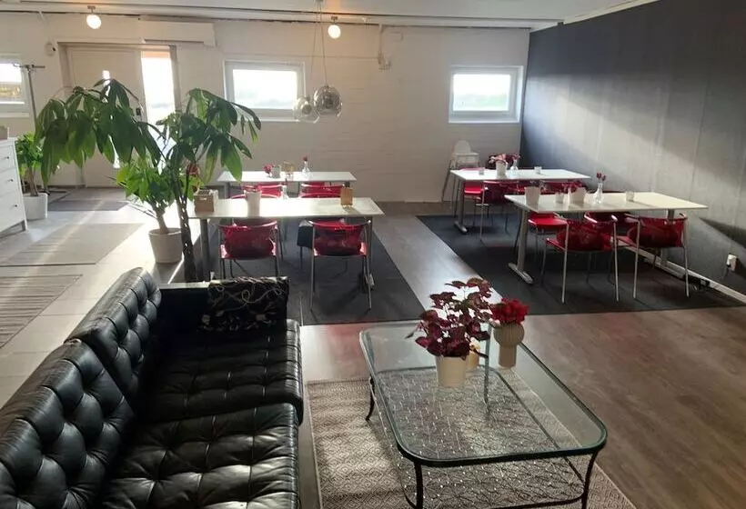 Aamiaismajoitus (B&B) Abonnera Alingsgård För Upp Till 14 Personer   Kök Finns  Spabad Inomhus   Padel   Gym   Biljard Ing