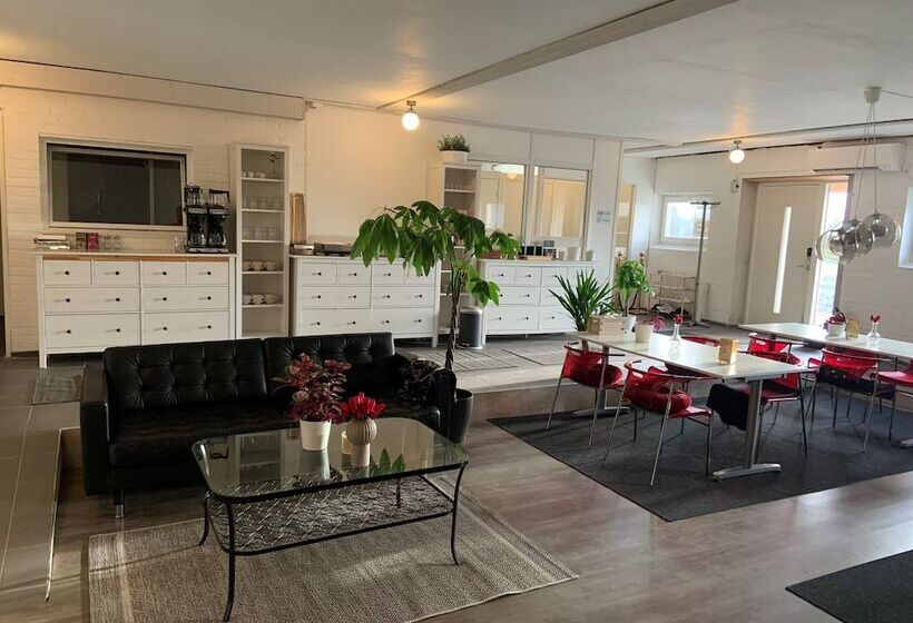 Bed and Breakfast Abonnera Alingsgård För Upp Till 14 Personer   Kök Finns  Spabad Inomhus   Padel   Gym   Biljard Ing