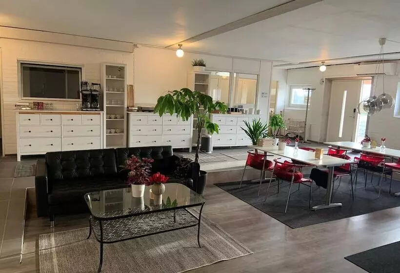 Aamiaismajoitus (B&B) Abonnera Alingsgård För Upp Till 14 Personer   Kök Finns  Spabad Inomhus   Padel   Gym   Biljard Ing