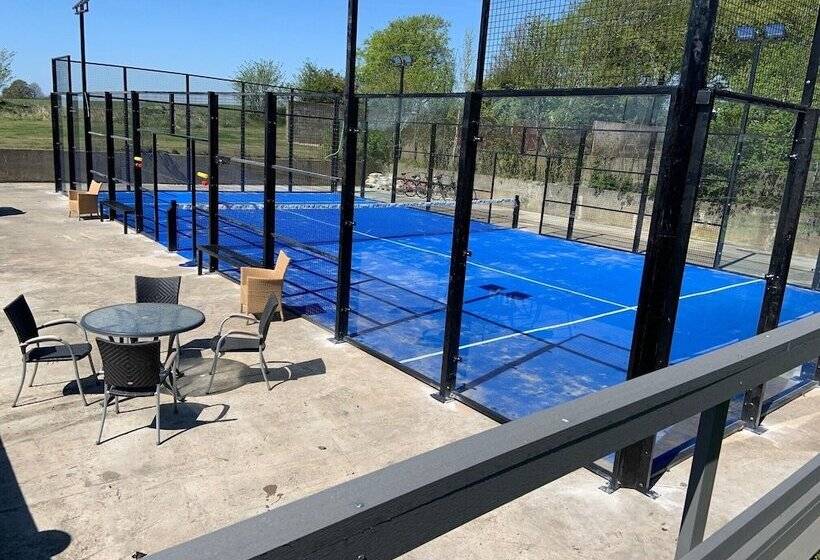 Bed and Breakfast Abonnera Alingsgård För Upp Till 14 Personer   Kök Finns  Spabad Inomhus   Padel   Gym   Biljard Ing