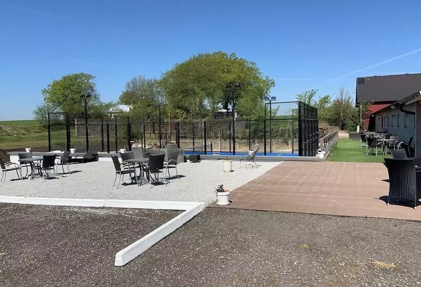 Aamiaismajoitus (B&B) Abonnera Alingsgård För Upp Till 14 Personer   Kök Finns  Spabad Inomhus   Padel   Gym   Biljard Ing