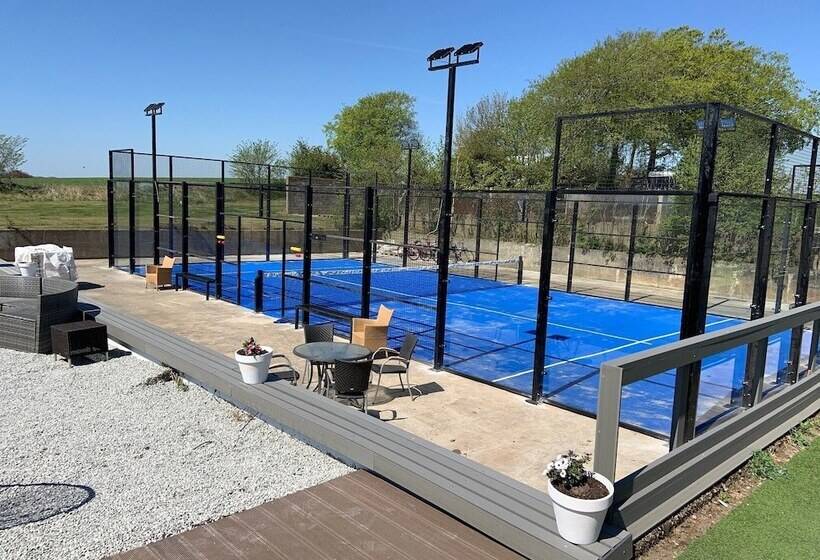 Bed and Breakfast Abonnera Alingsgård För Upp Till 14 Personer   Kök Finns  Spabad Inomhus   Padel   Gym   Biljard Ing