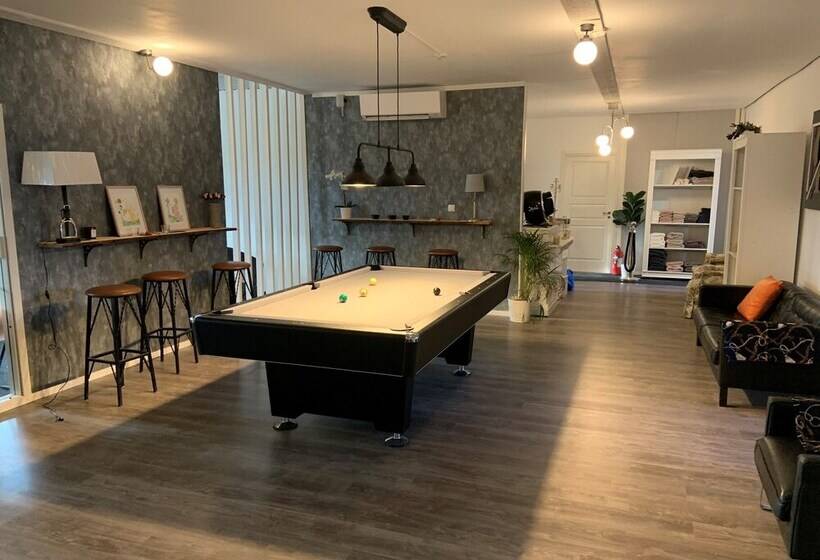 Bed and Breakfast Abonnera Alingsgård För Upp Till 14 Personer   Kök Finns  Spabad Inomhus   Padel   Gym   Biljard Ing