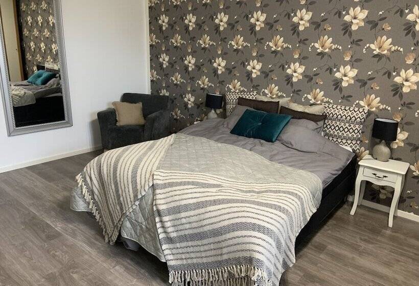 Bed and Breakfast Abonnera Alingsgård För Upp Till 14 Personer   Kök Finns  Spabad Inomhus   Padel   Gym   Biljard Ing