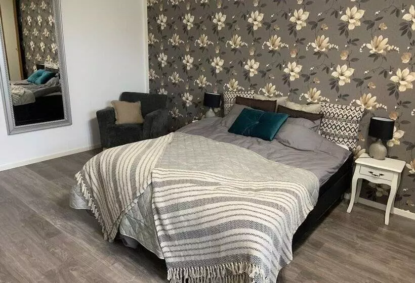 Aamiaismajoitus (B&B) Abonnera Alingsgård För Upp Till 14 Personer   Kök Finns  Spabad Inomhus   Padel   Gym   Biljard Ing