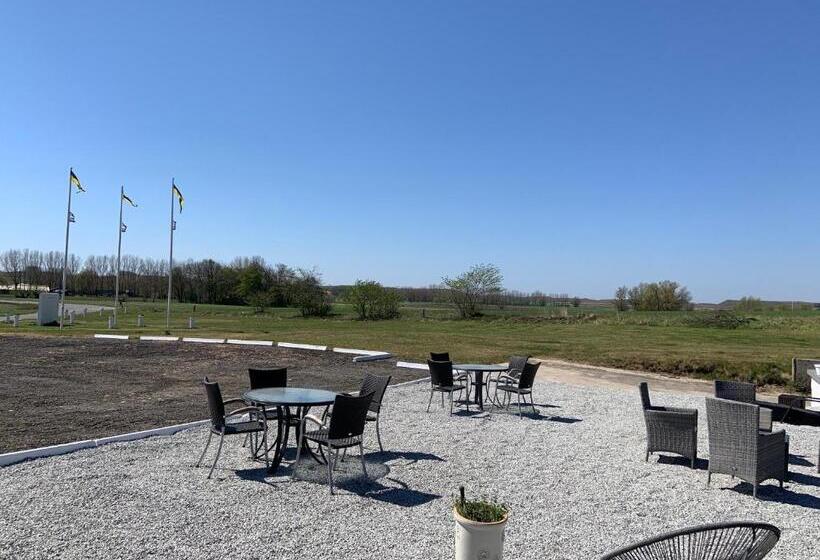 Bed and Breakfast Abonnera Alingsgård För Upp Till 14 Personer   Kök Finns  Spabad Inomhus   Padel   Gym   Biljard Ing