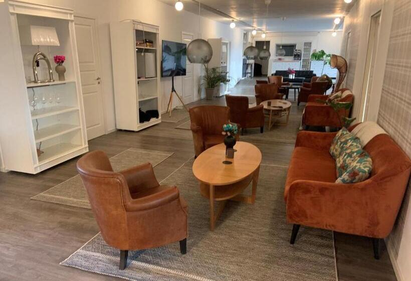 Bed and Breakfast Abonnera Alingsgård För Upp Till 14 Personer   Kök Finns  Spabad Inomhus   Padel   Gym   Biljard Ing