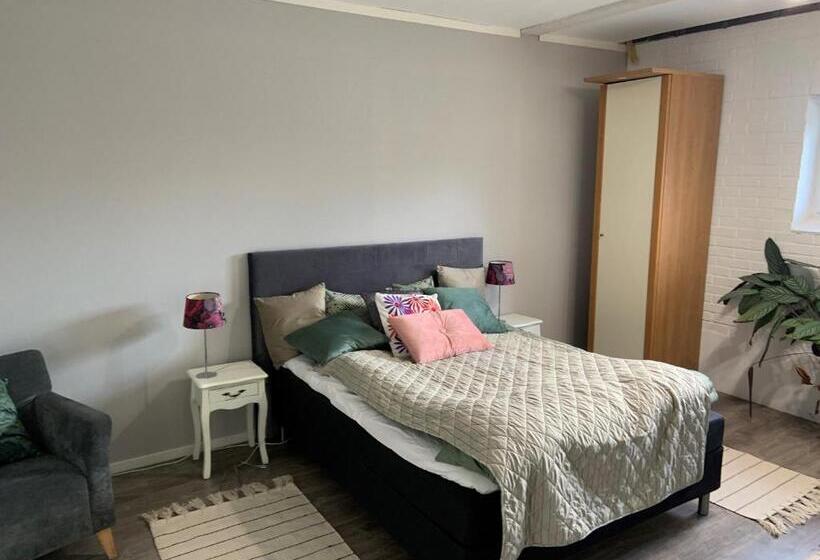 Bed and Breakfast Abonnera Alingsgård För Upp Till 14 Personer   Kök Finns  Spabad Inomhus   Padel   Gym   Biljard Ing