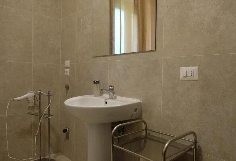 B&b Annunziata Nel Centro Di Cosenza,vicino All Ospedale Civile Dell Annunziata E Alla Clinica Sca