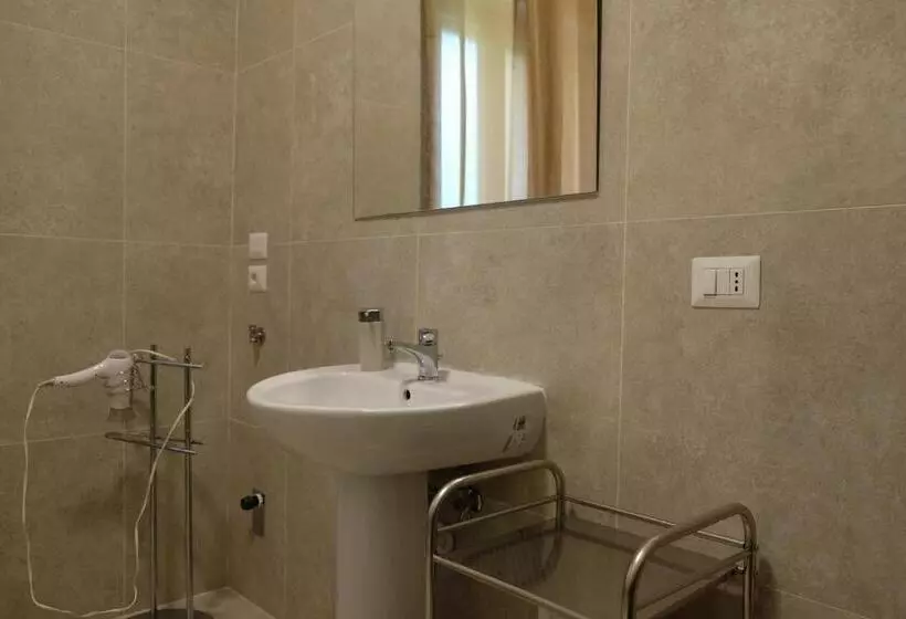 B&b Annunziata  Nel Centro Di Cosenza,vicino All  Ospedale Civile Dell Annunziata E Alla Clinica Sca