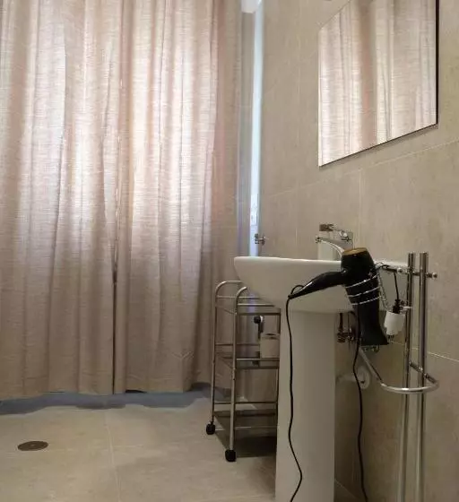 B&b Annunziata  Nel Centro Di Cosenza,vicino All  Ospedale Civile Dell Annunziata E Alla Clinica Sca