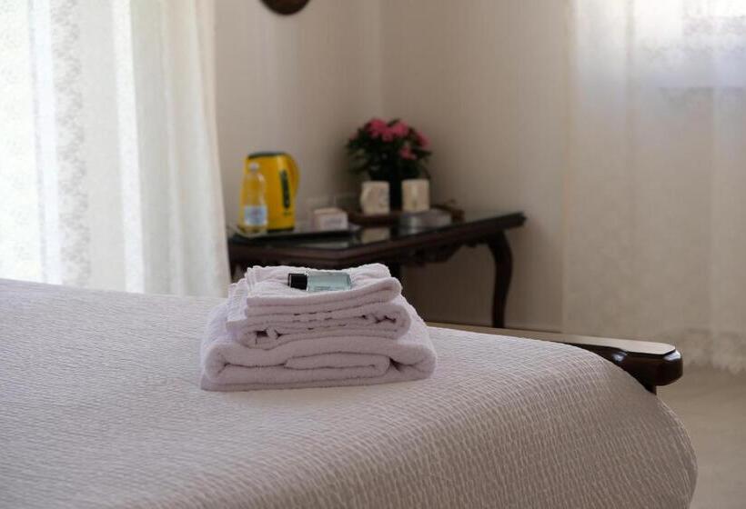 B&b Annunziata Nel Centro Di Cosenza,vicino All Ospedale Civile Dell Annunziata E Alla Clinica Sca