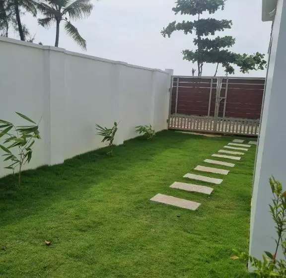 ベッドアンドブレックファースト Asthamaya Beach