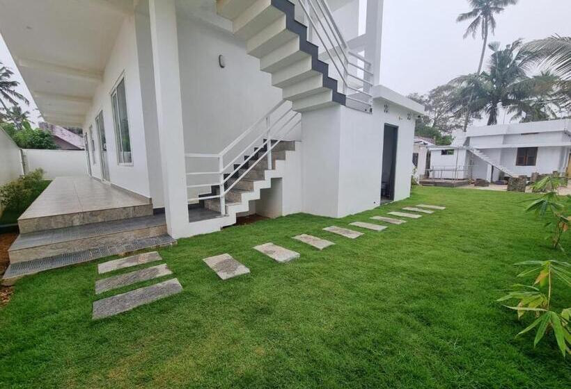 Bed and Breakfast Asthamaya Beach