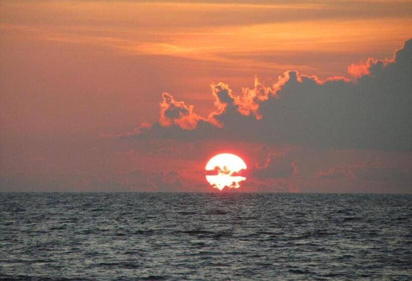 Bed and Breakfast Asthamaya Beach