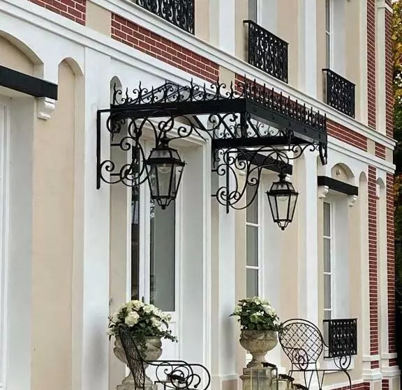 Aamiaismajoitus (B&B) L’orée Du Bois Des Rois