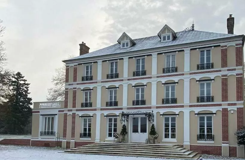 Aamiaismajoitus (B&B) L’orée Du Bois Des Rois