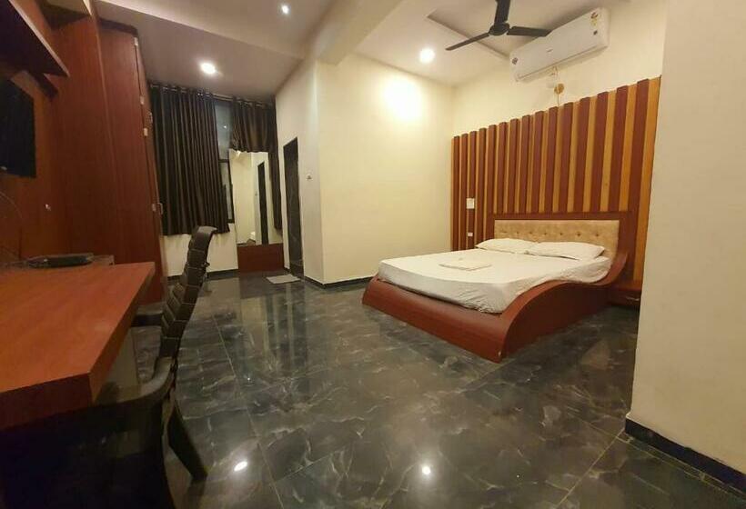 בית מלון כפרי Om International, Sangli