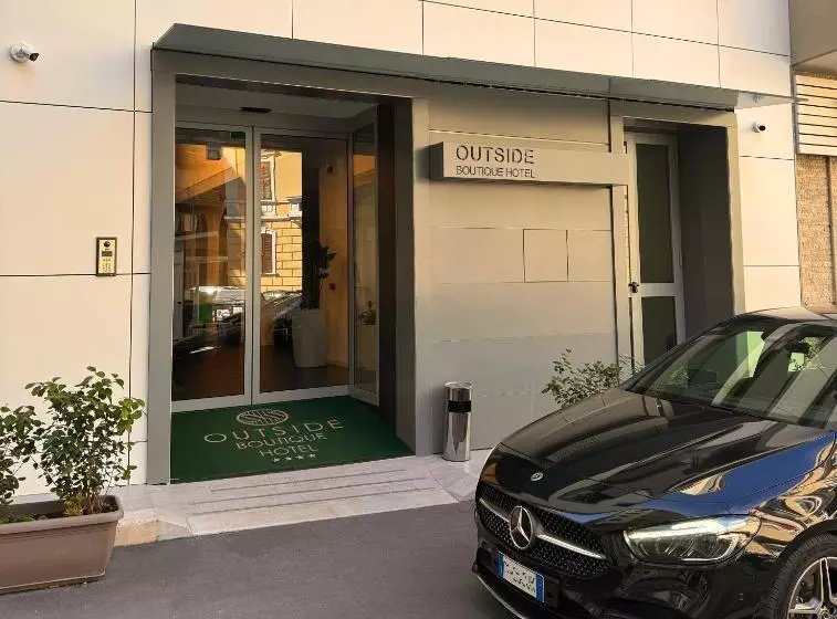 هتل Outside Boutique