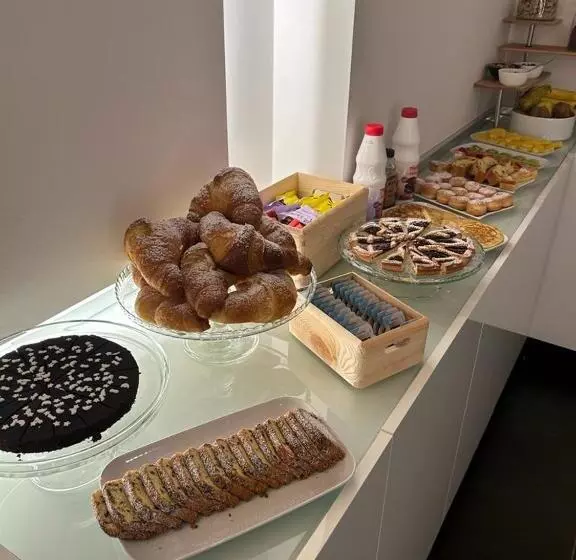 هتل Outside Boutique