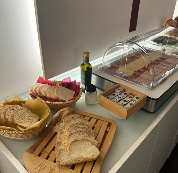 هتل Outside Boutique